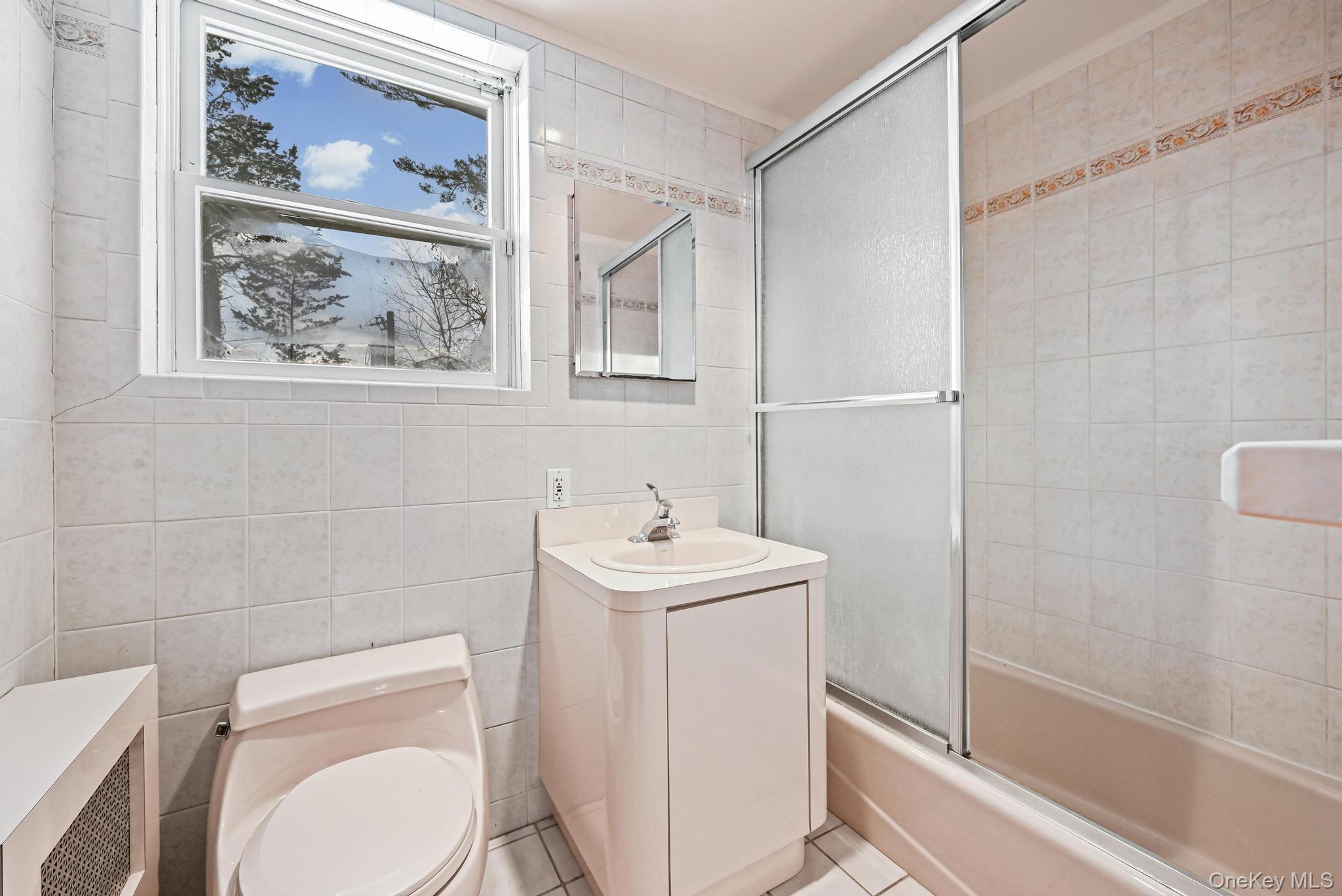 #18 photo, 95 Oakdale Lane, East Hills , NY 11577