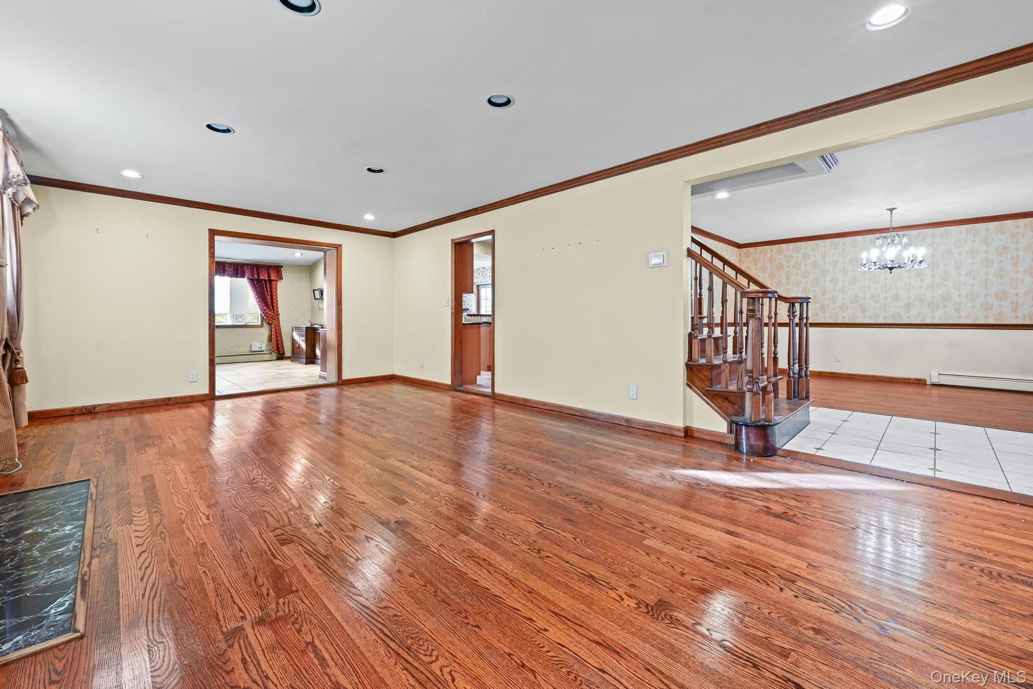 #7 photo, 95 Oakdale Lane, East Hills , NY 11577