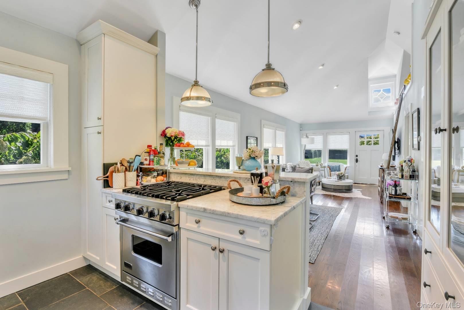 #10 photo, 10 Henry Street, Саффолк ‖ Southampton , NY 11968