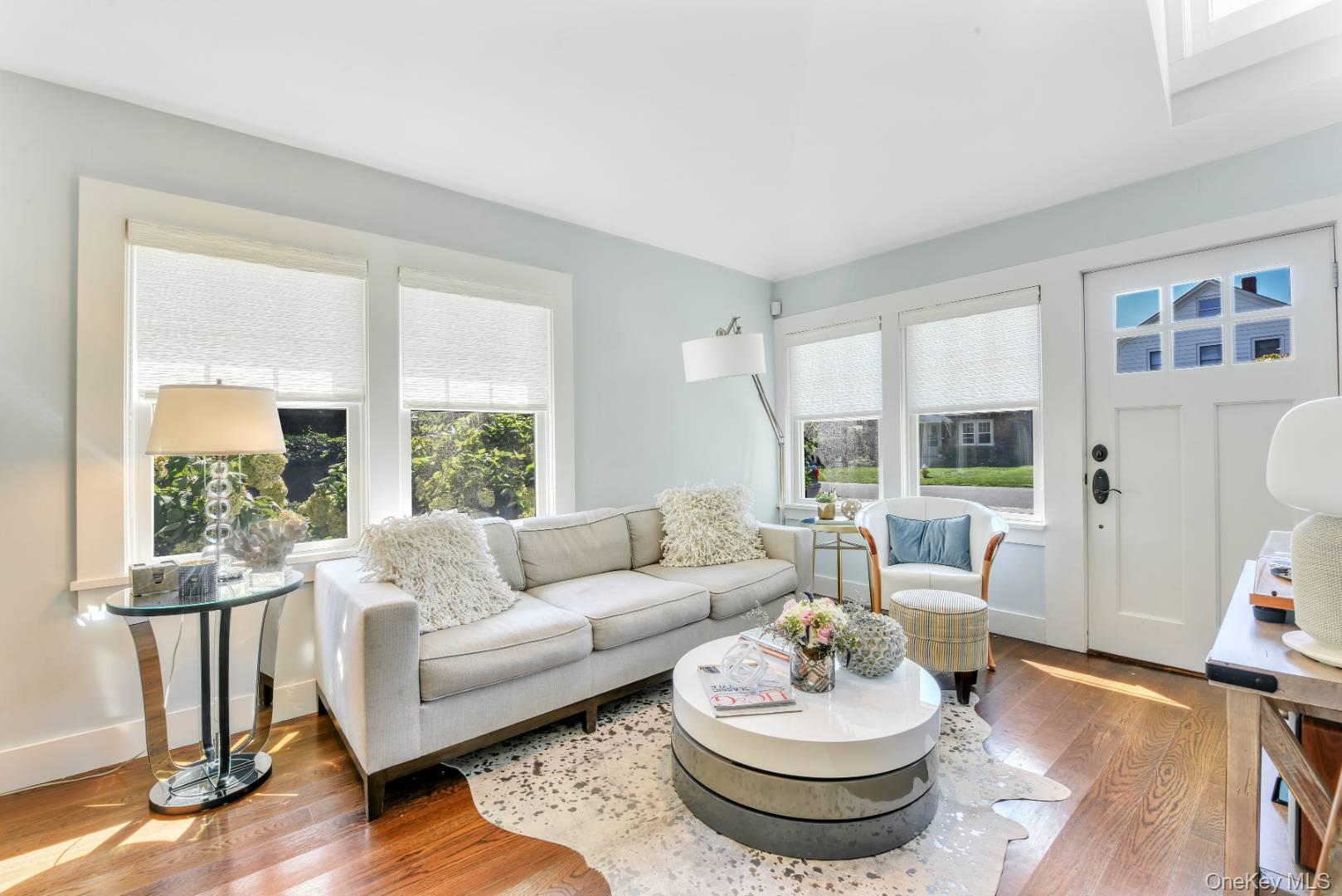 #2 photo, 10 Henry Street, Саффолк ‖ Southampton , NY 11968