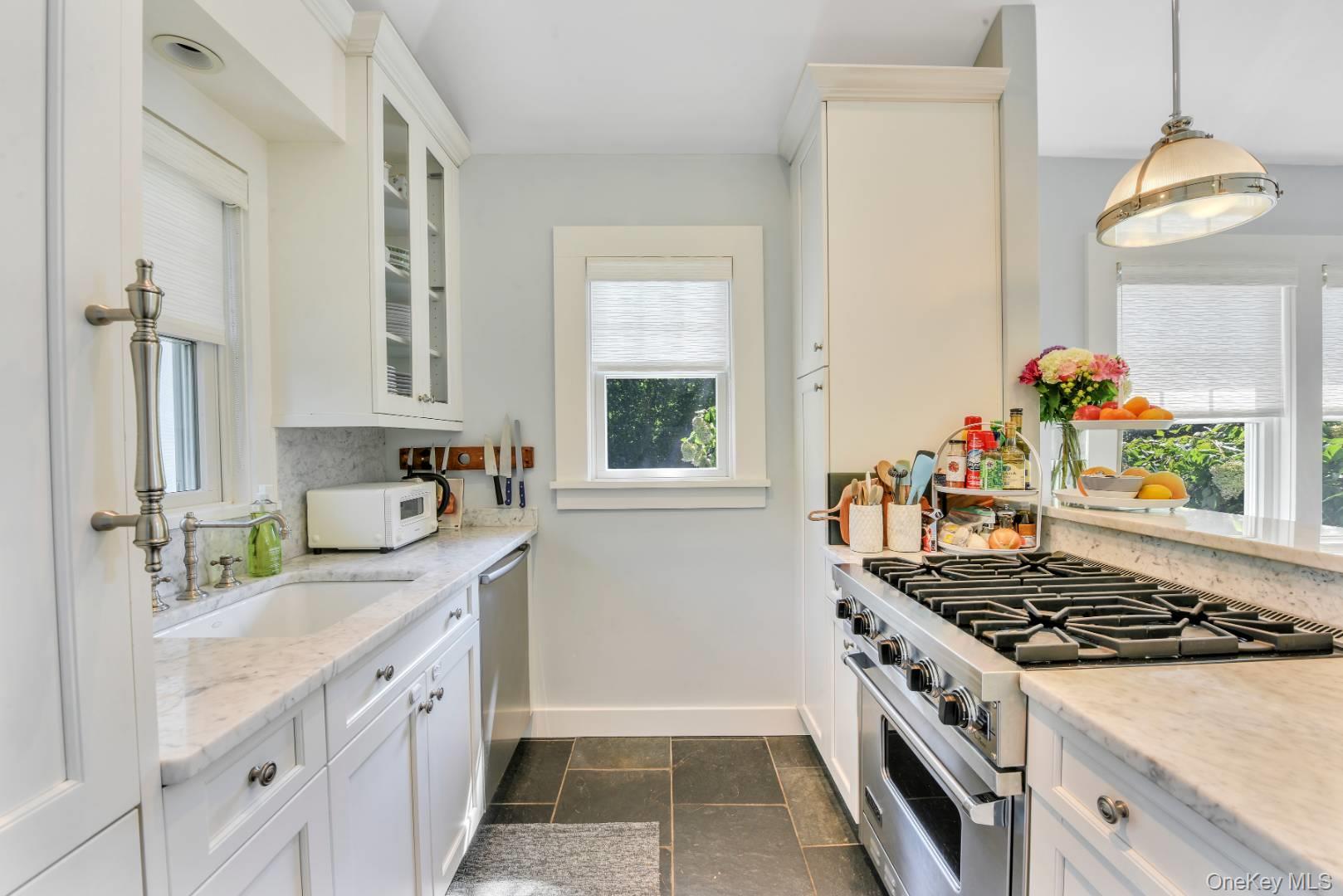 #9 photo, 10 Henry Street, Саффолк ‖ Southampton , NY 11968