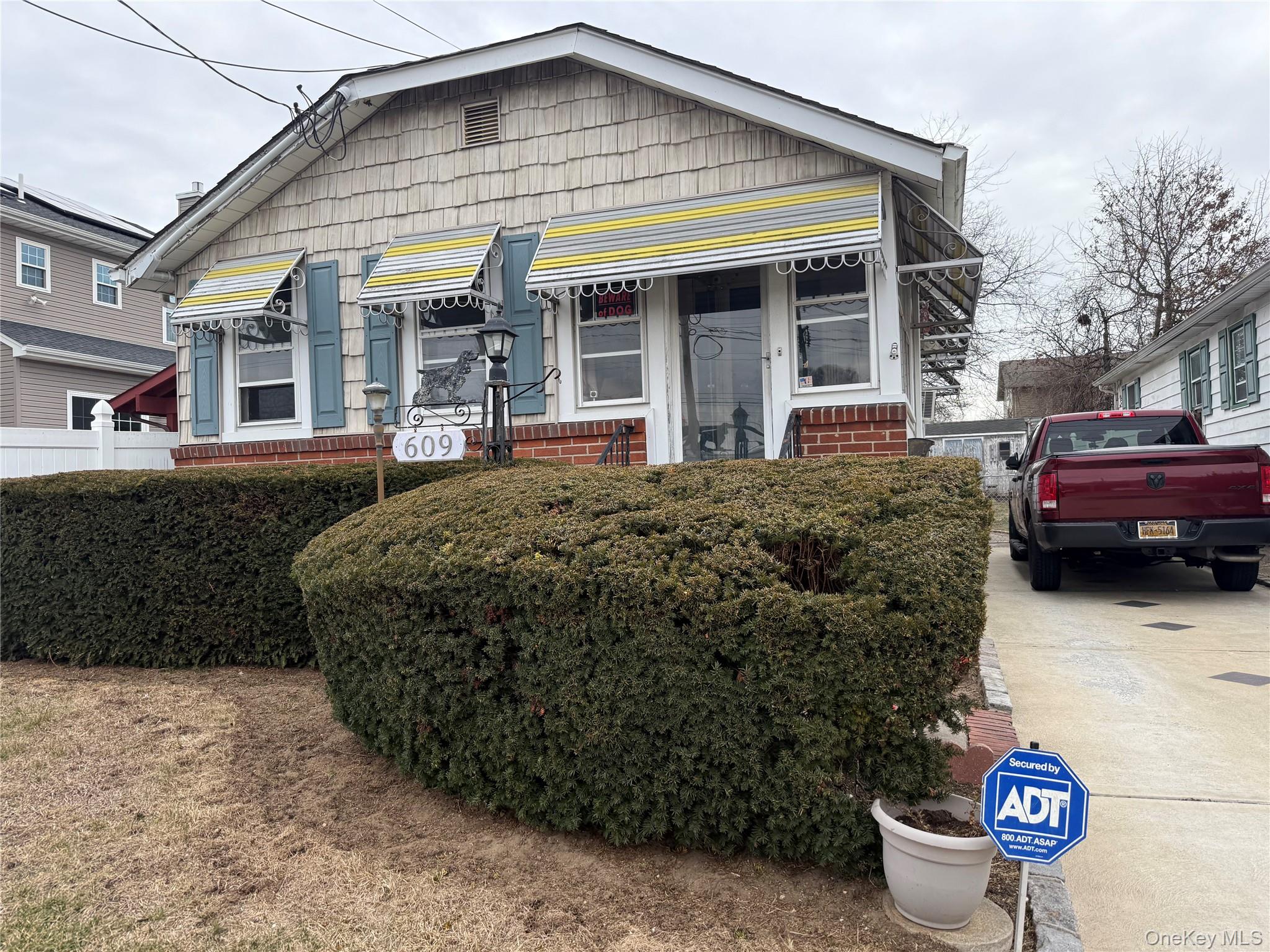 #1 photo, 609 Hempstead Gardens Drive, West Hempstead , NY 11552