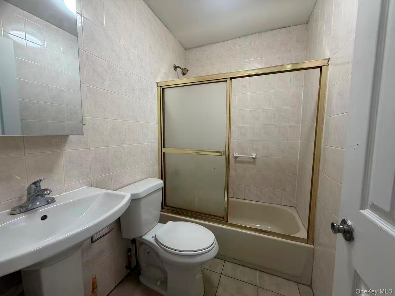 #5 photo, 37-26 112 Street, कुईंस Corona , NY 11368