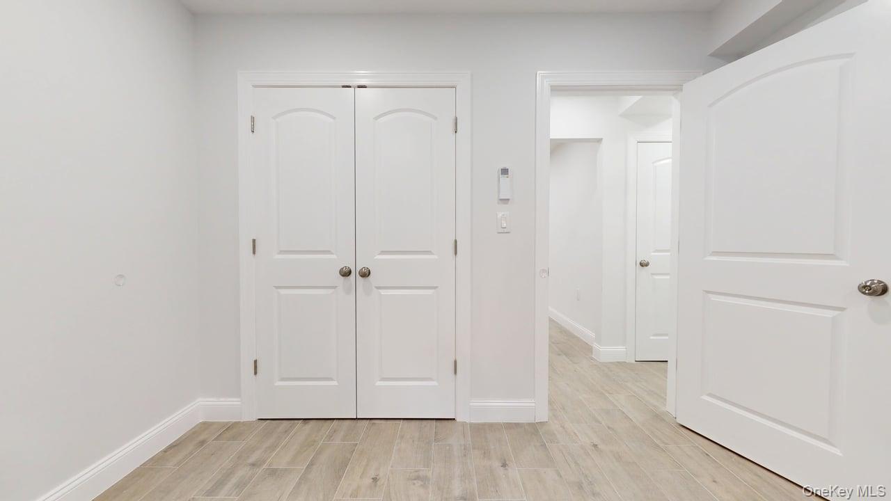 #12 photo, 72-17 66th Place, कुईंस Glendale , NY 11385