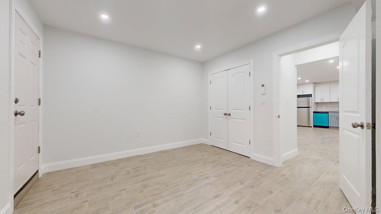 #14 photo, 72-17 66th Place, कुईंस Glendale , NY 11385