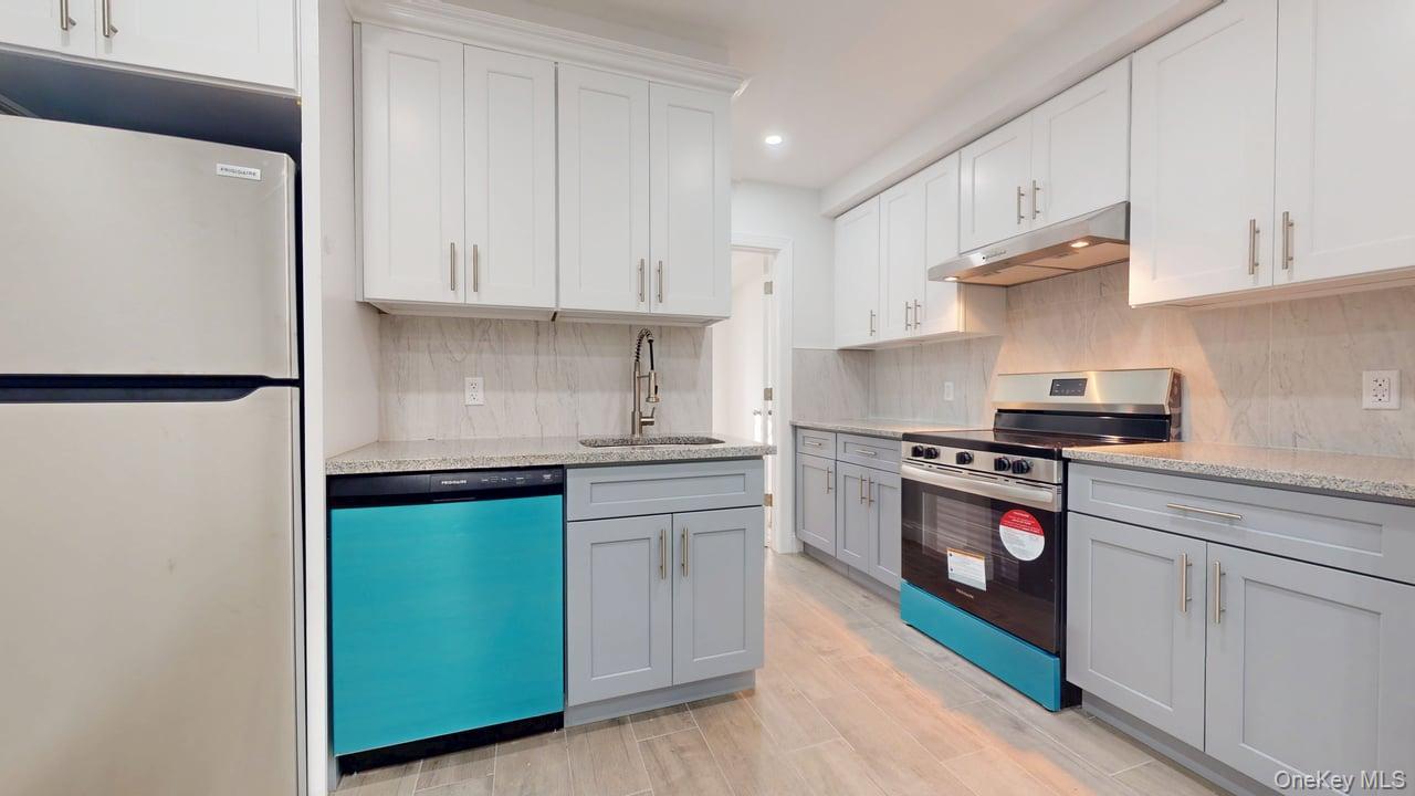 #4 photo, 72-17 66th Place, कुईंस Glendale , NY 11385