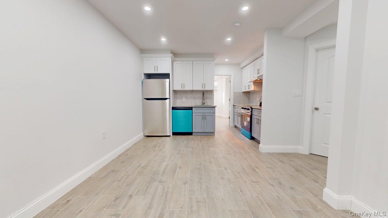 #8 photo, 72-17 66th Place, कुईंस Glendale , NY 11385