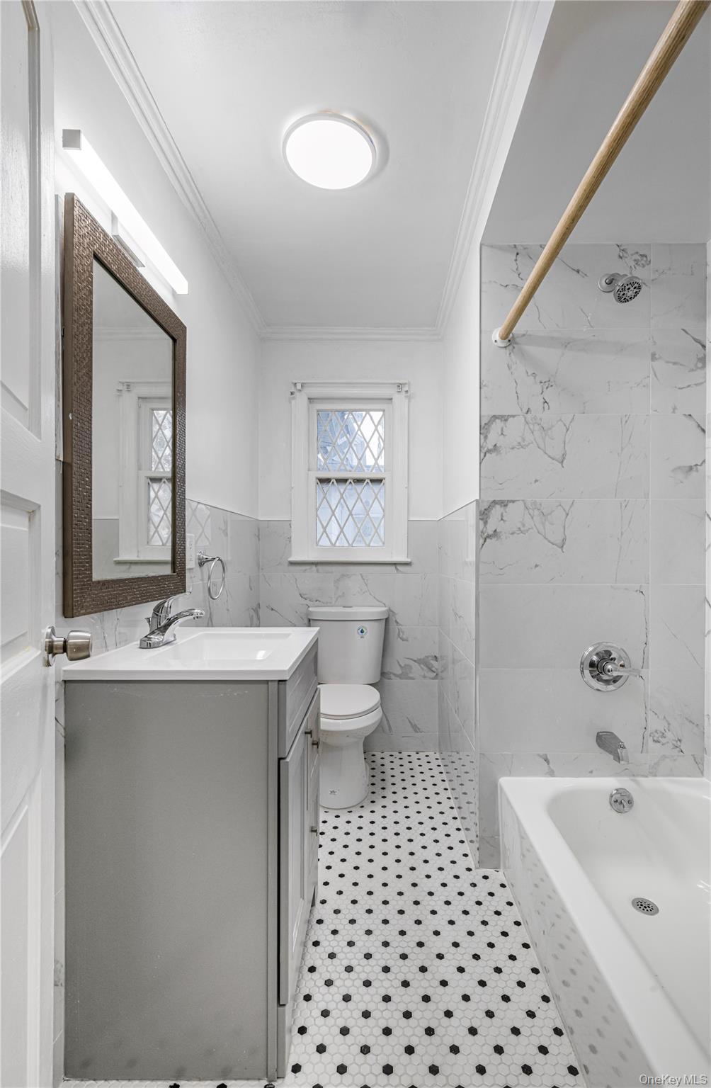 #2 photo, 7141 Loubet Street, Куинс ‖ Forest Hills , NY 11375