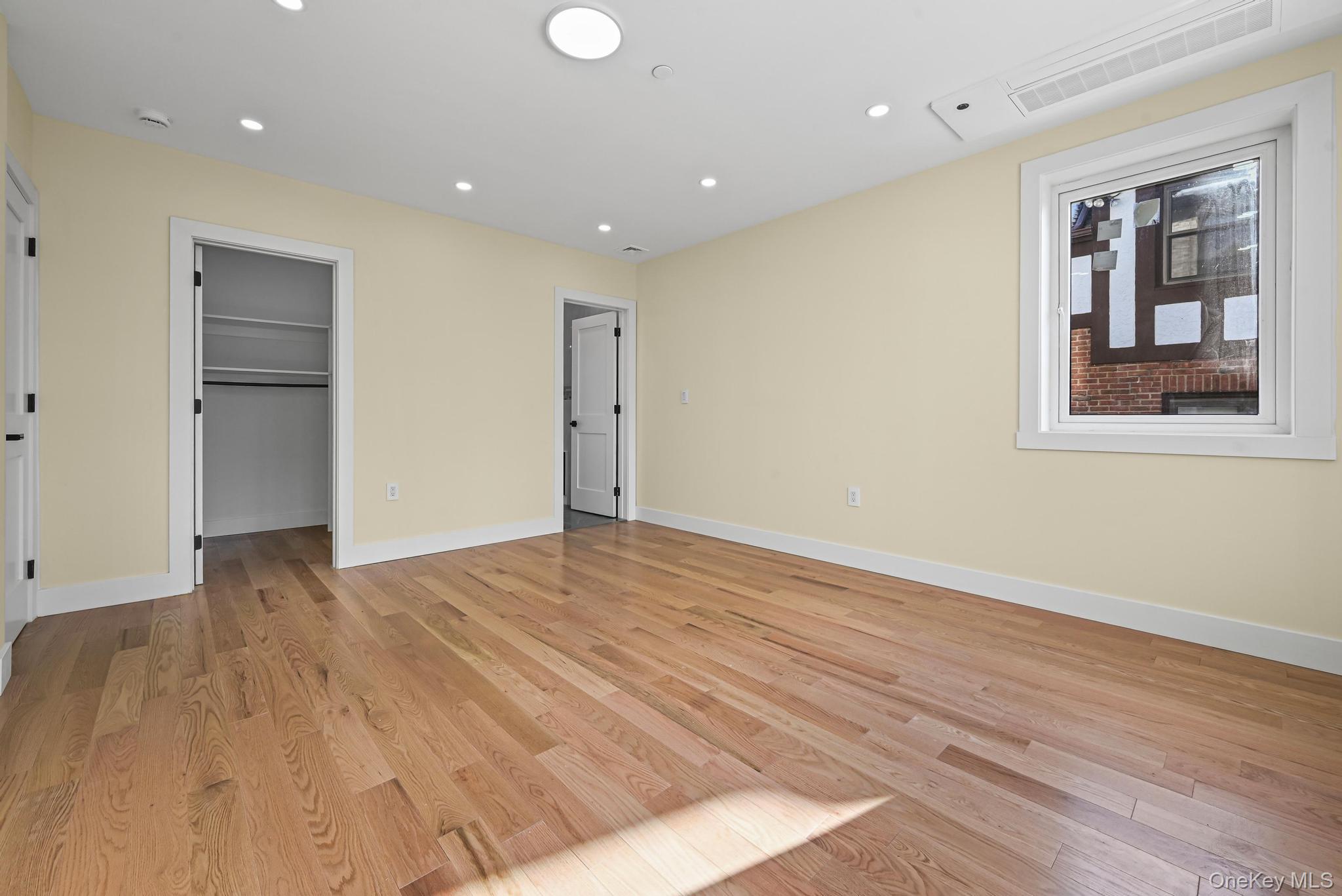 #18 photo, 32-35 164th Street, Куинс ‖ Flushing , NY 11358