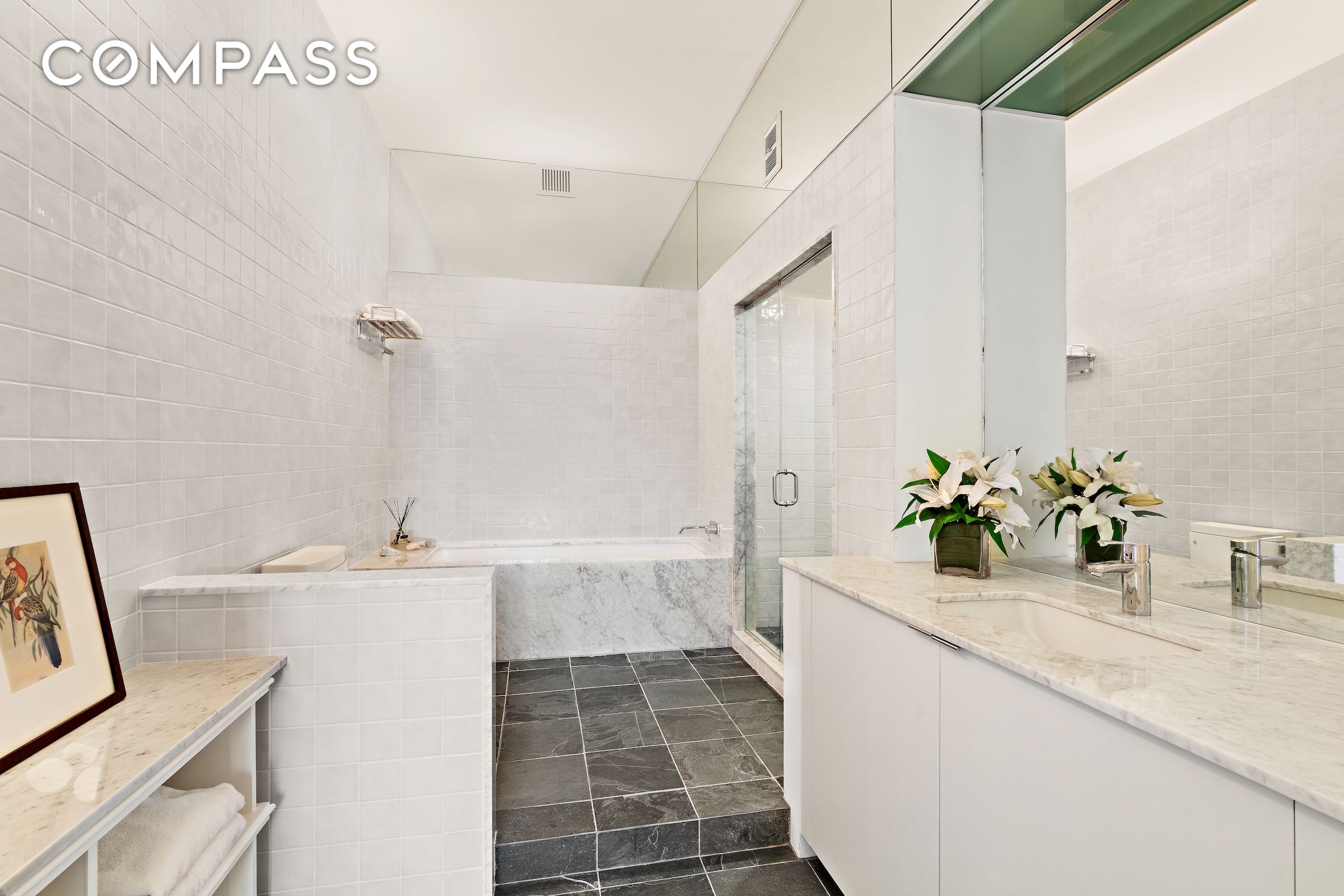 #7 photo, 12 E 12th Street, Greenwich Village , NY 10003