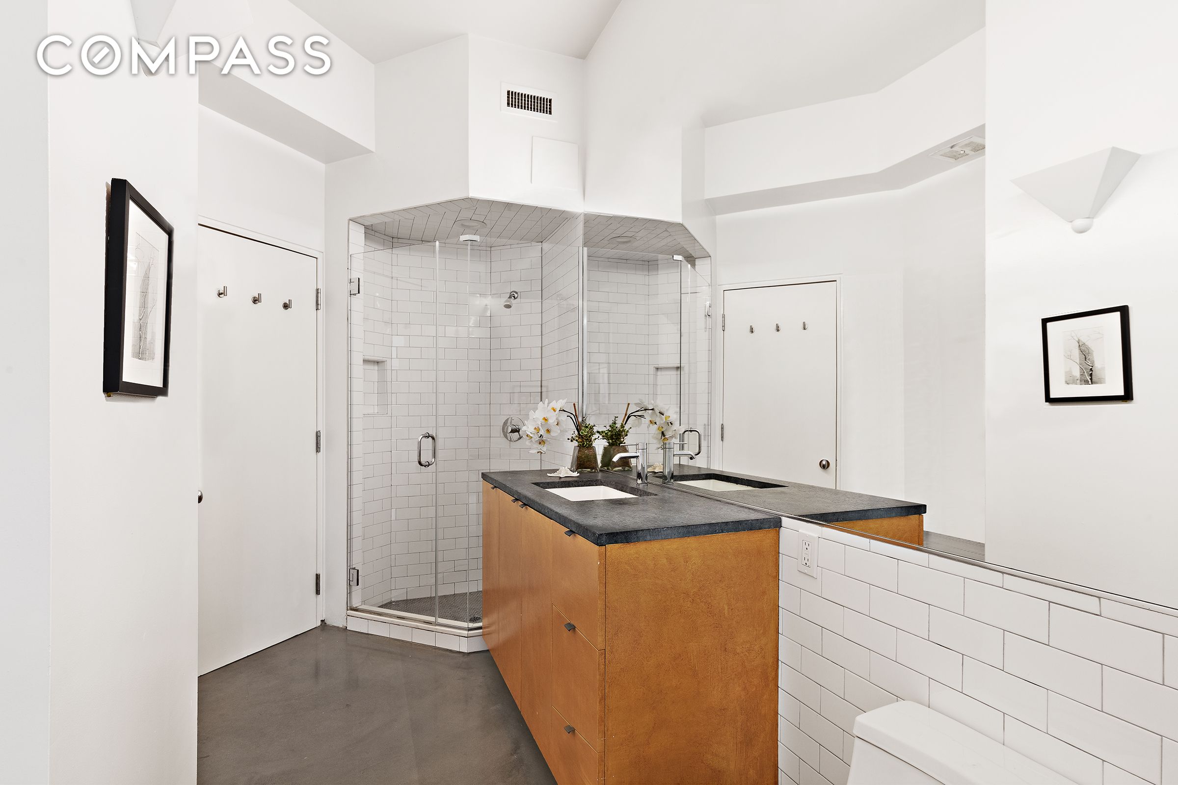 #9 photo, 12 E 12th Street, Greenwich Village , NY 10003