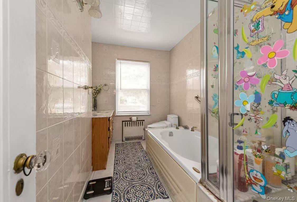 #10 photo, 38-19 223rd St, קווינס Bayside , NY 11361