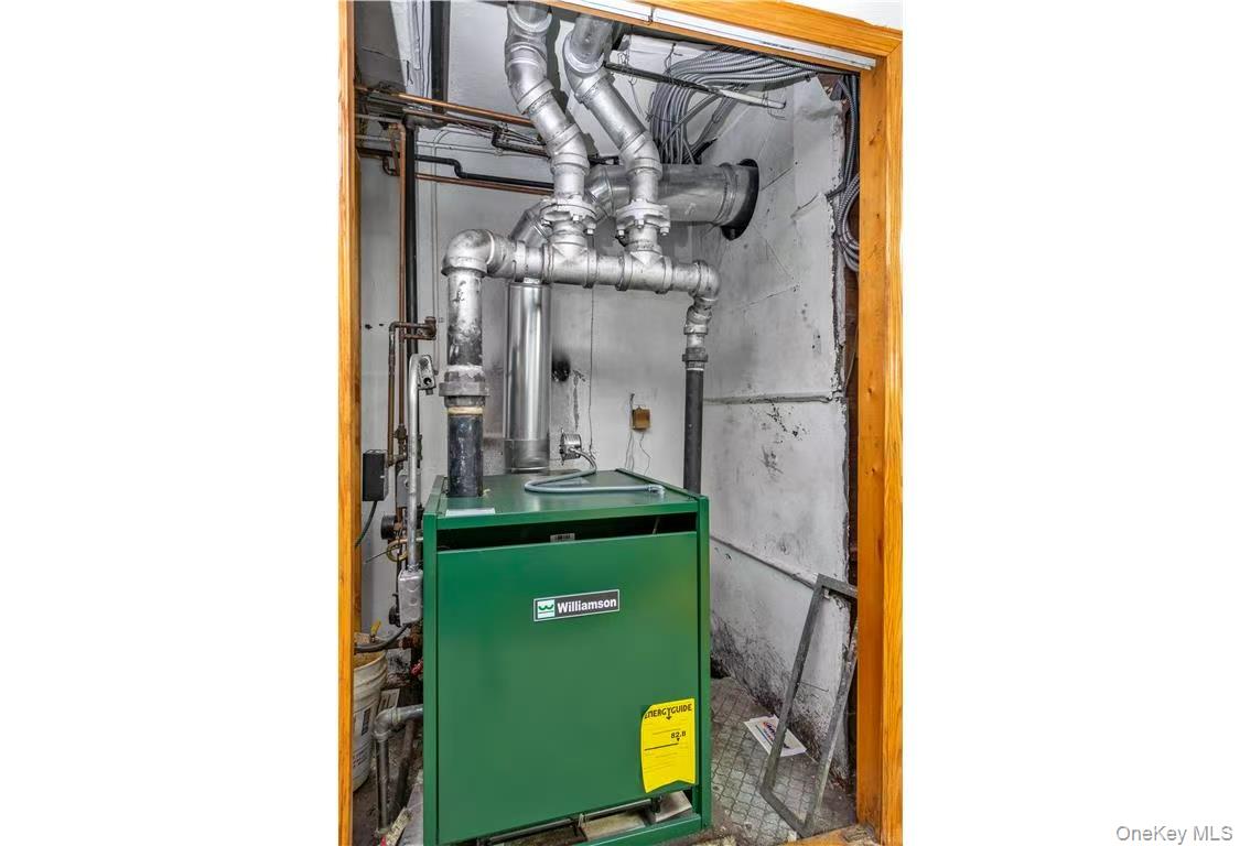 #12 photo, 38-19 223rd St, קווינס Bayside , NY 11361