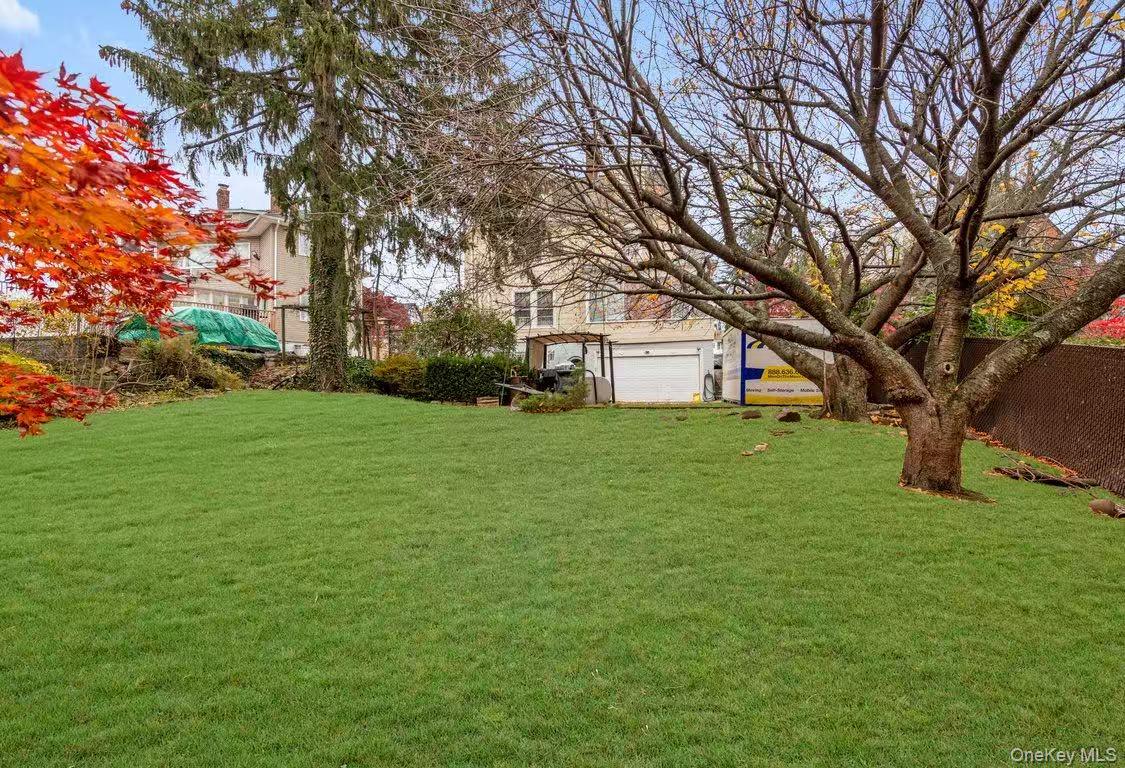 #14 photo, 38-19 223rd St, קווינס Bayside , NY 11361