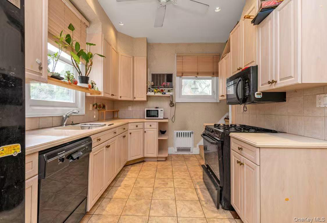 #4 photo, 38-19 223rd St, קווינס Bayside , NY 11361