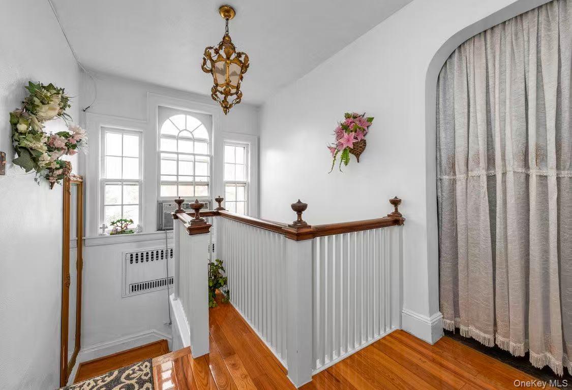 #7 photo, 38-19 223rd St, קווינס Bayside , NY 11361