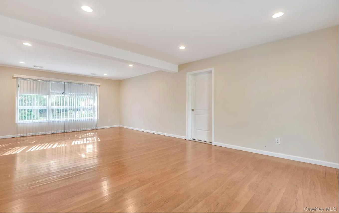 #4 photo, 6 Arizona Avenue, Syosset , NY 11791