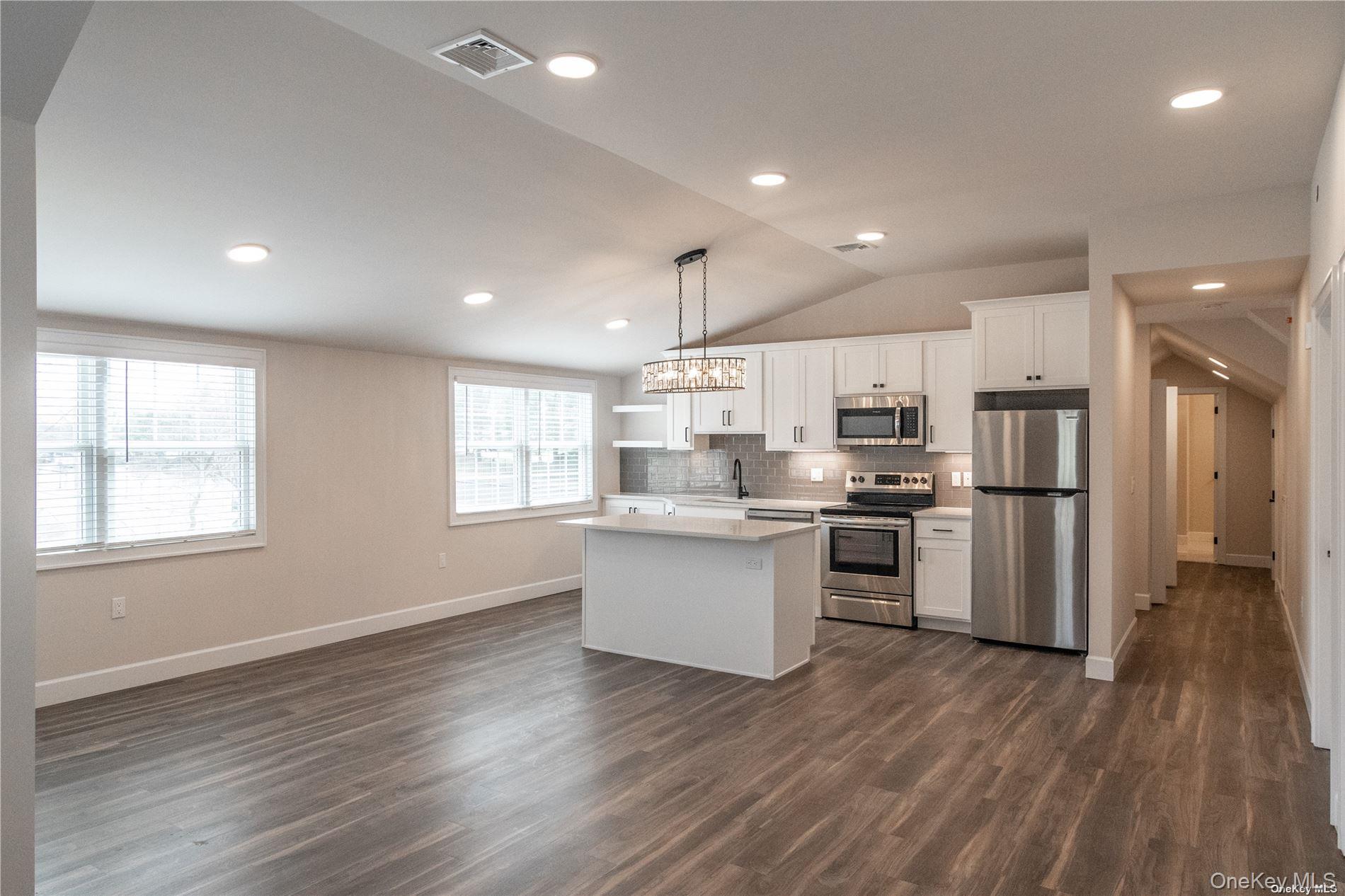 #4 photo, 1090 New York Avenue, Huntington Station , NY 11746