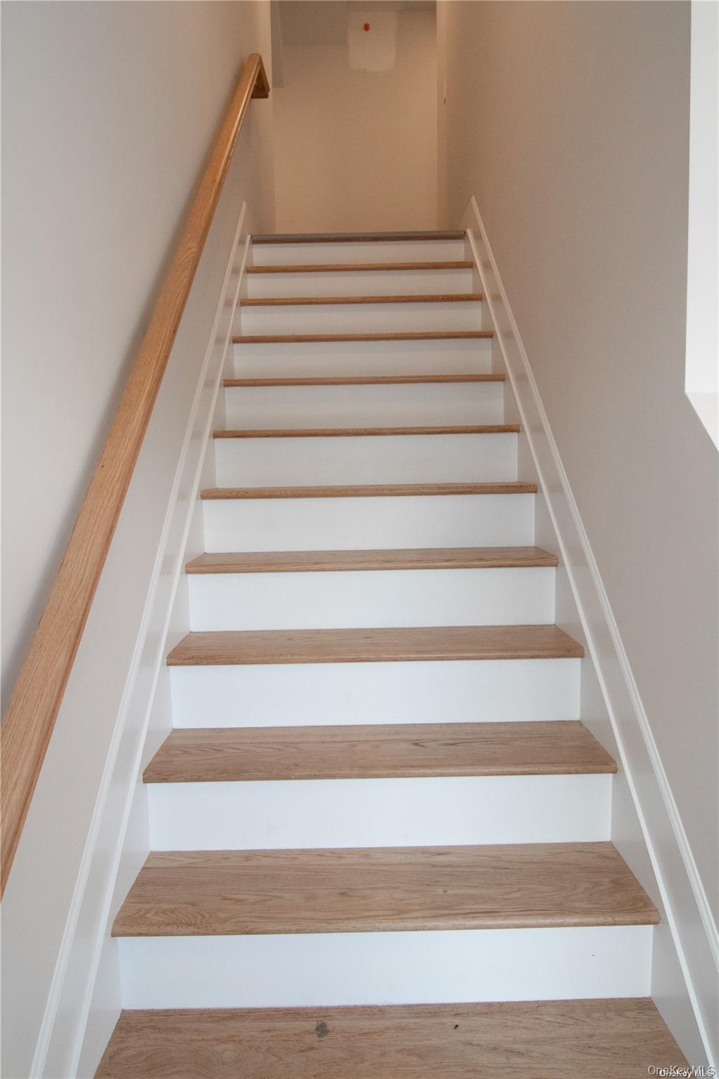 #7 photo, 1090 New York Avenue, Huntington Station , NY 11746