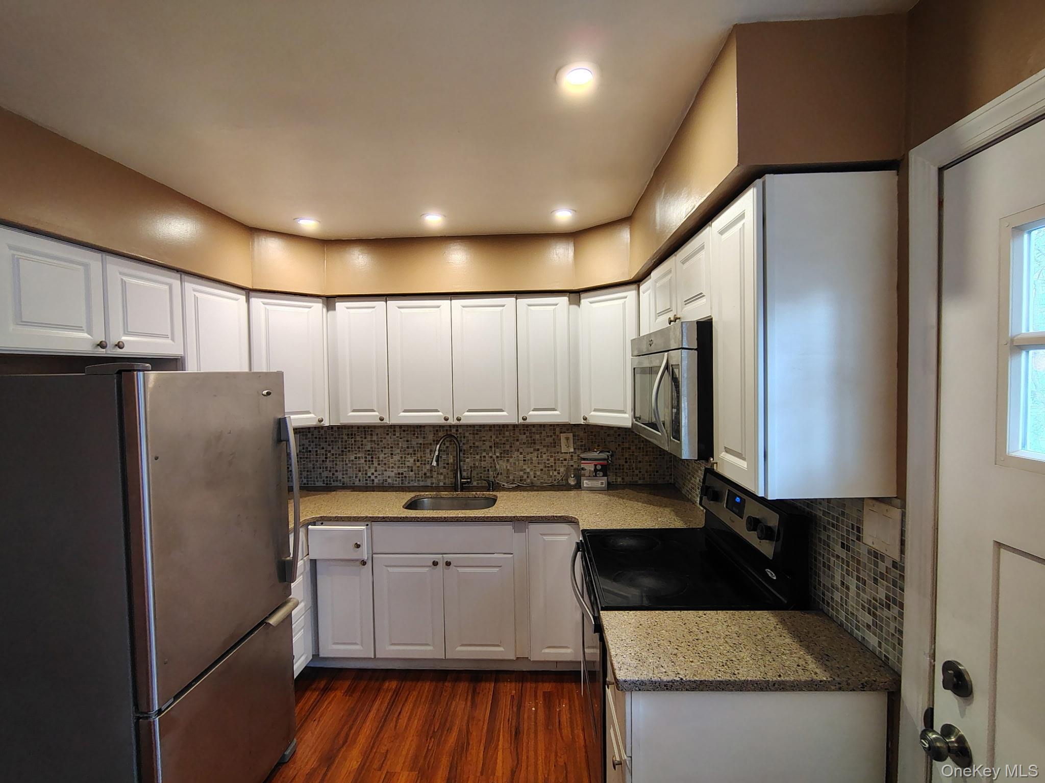 #4 photo, 122 W 1st Street, מחוז סאפוק Deer Park , NY 11729