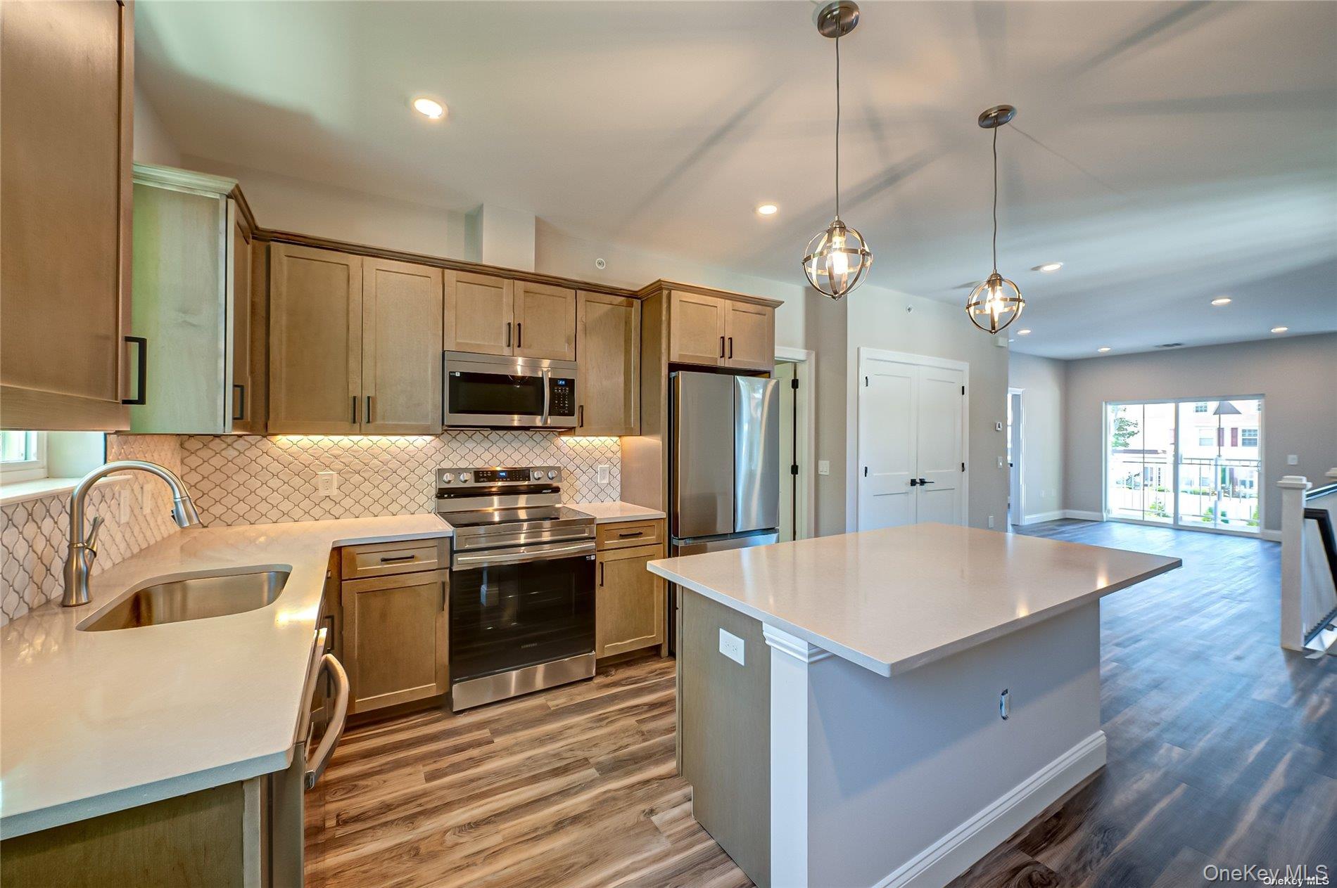 #18 photo, 1 Conklin Street, Farmingdale , NY 11735