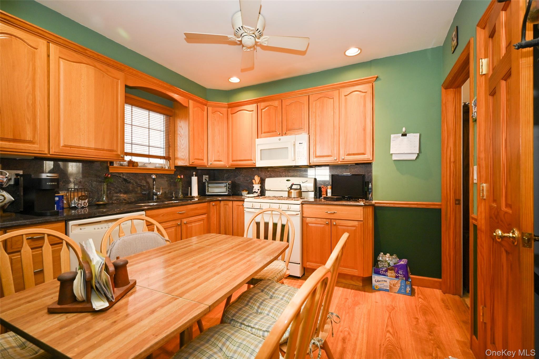 #4 photo, 12513 6th Avenue, College Point , NY 11356