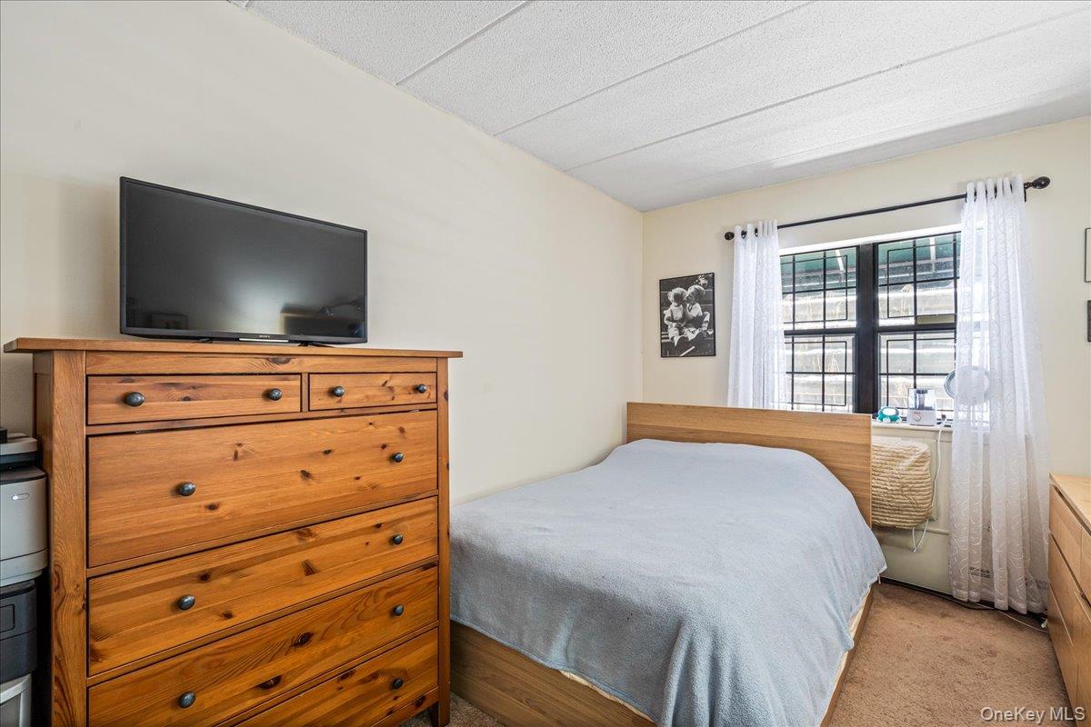 #12 photo, 6607 242nd Street, קווינס Little Neck , NY 11362