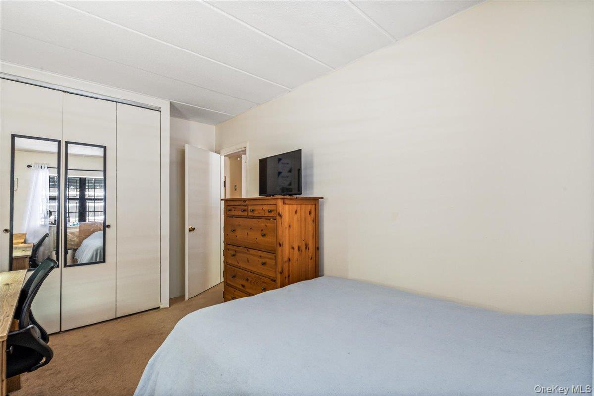 #13 photo, 6607 242nd Street, קווינס Little Neck , NY 11362