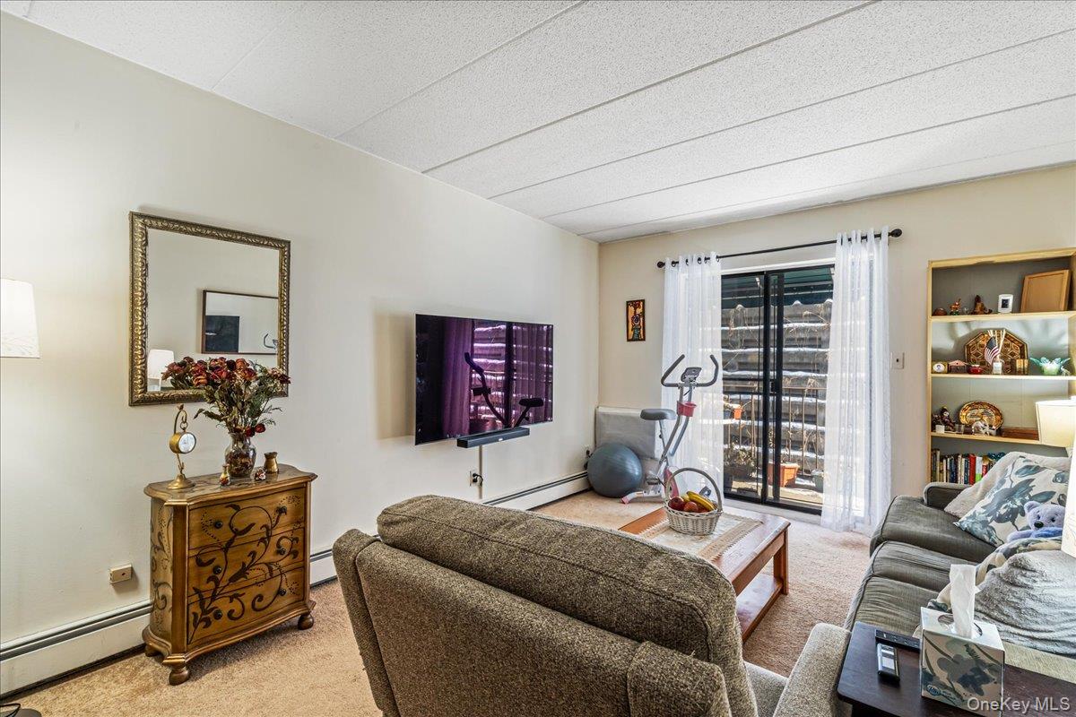 #4 photo, 6607 242nd Street, קווינס Little Neck , NY 11362