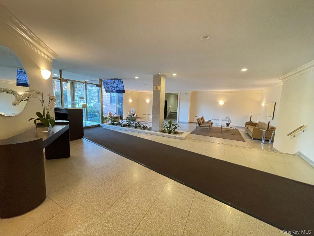 #11 photo, 100-25 Queens Boulevard, 皇后区 Forest Hills , NY 11375