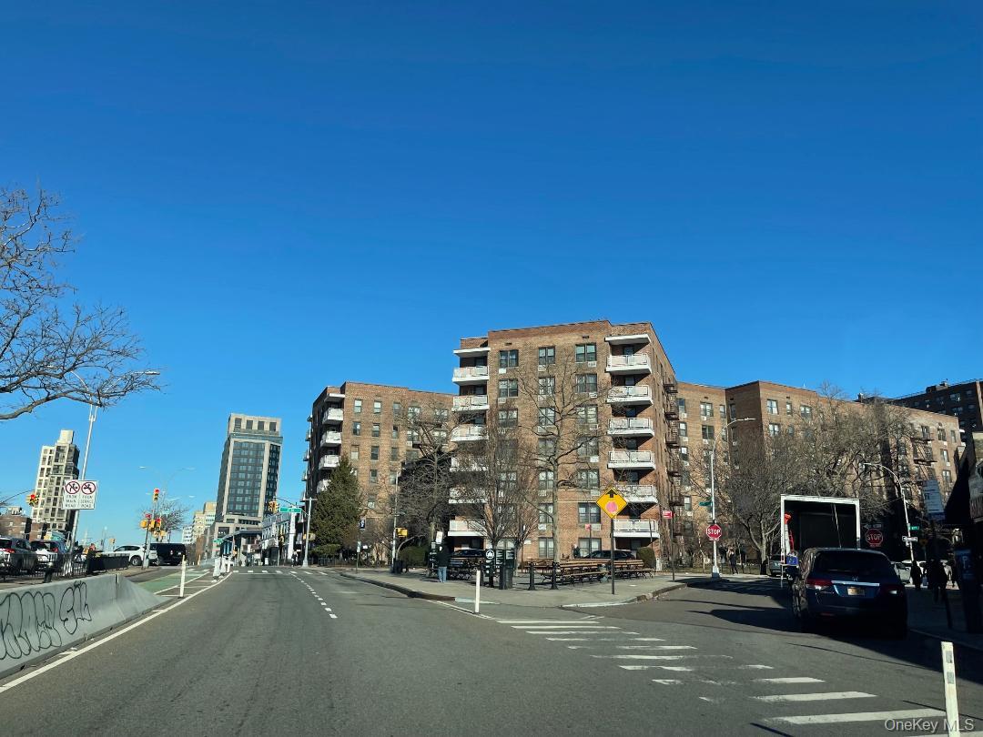 #3 photo, 100-25 Queens Boulevard, 皇后区 Forest Hills , NY 11375