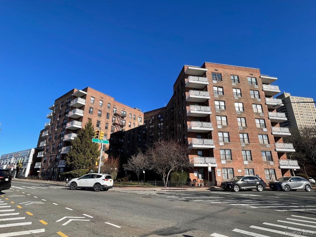 #4 photo, 100-25 Queens Boulevard, 皇后区 Forest Hills , NY 11375