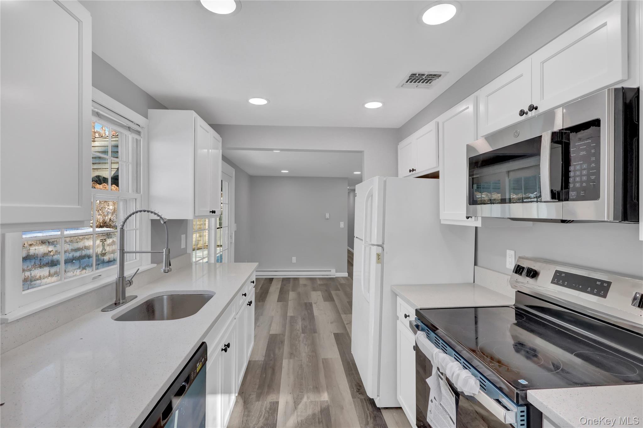 #10 photo, 81 Oakside Road, Smithtown , NY 11787