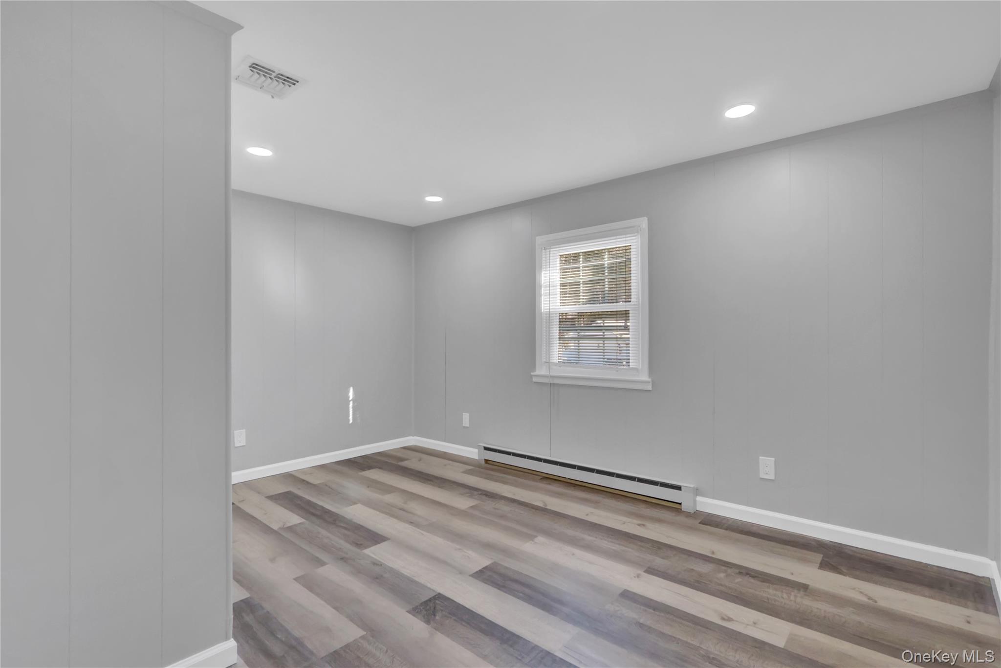 #16 photo, 81 Oakside Road, Smithtown , NY 11787