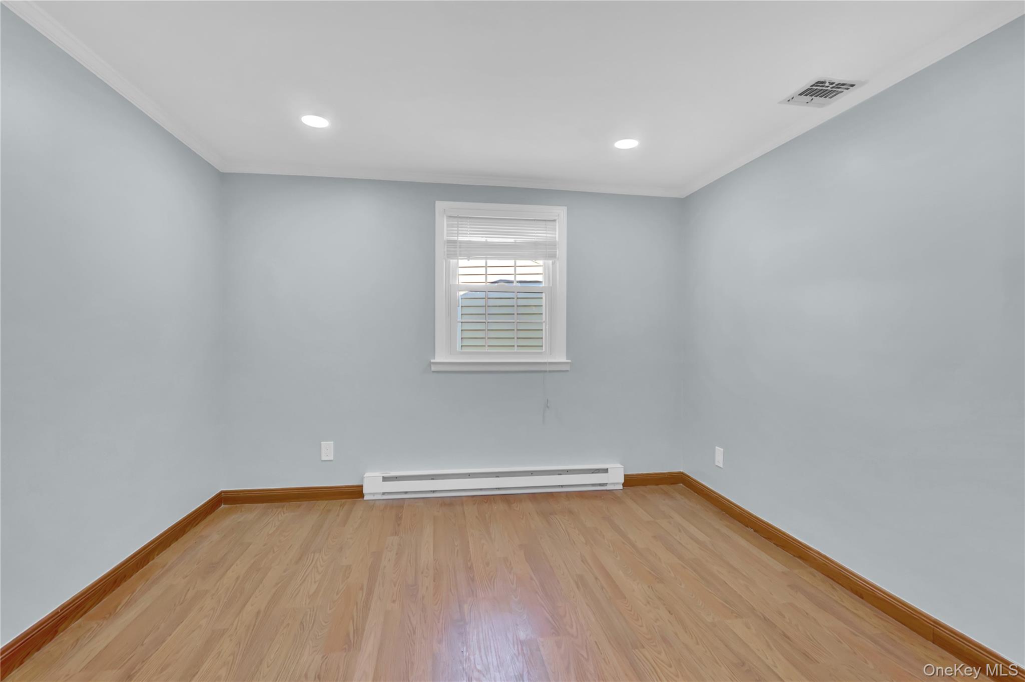 #18 photo, 81 Oakside Road, Smithtown , NY 11787