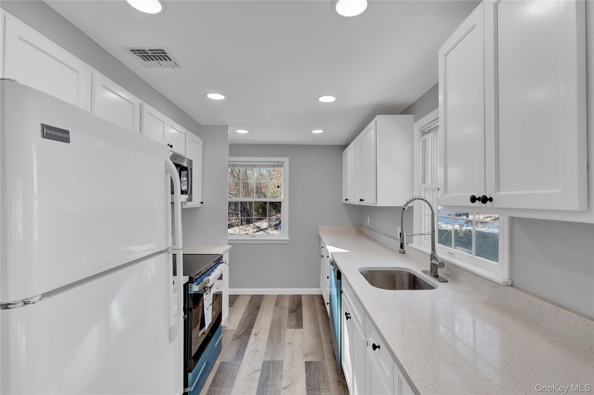 #9 photo, 81 Oakside Road, Smithtown , NY 11787