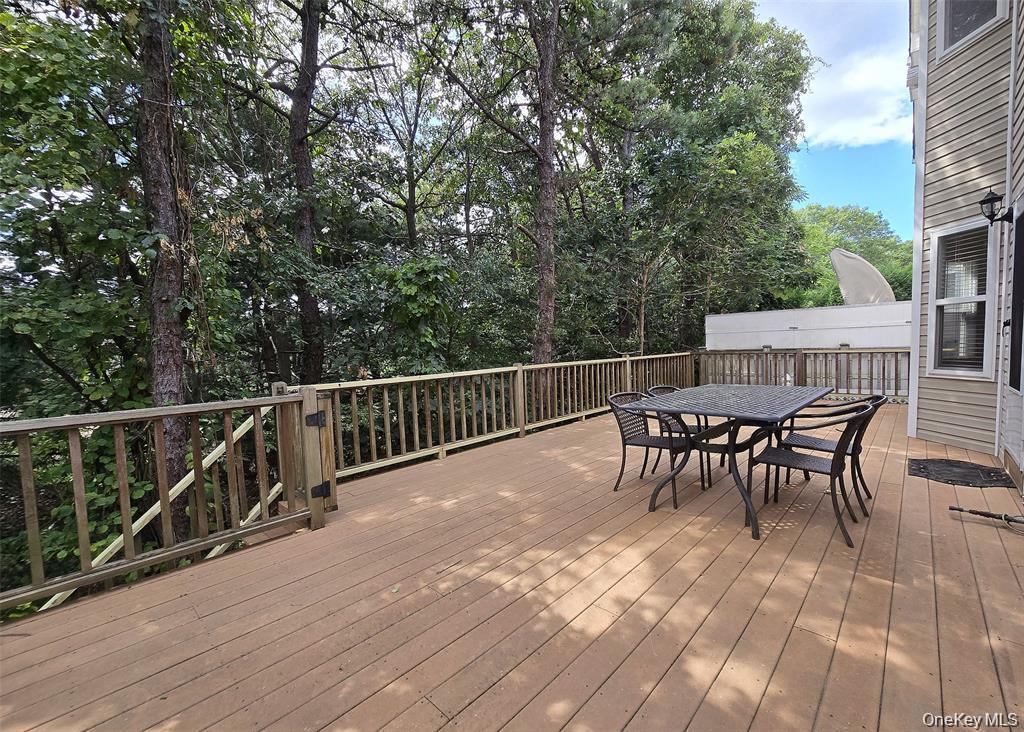 #20 photo, 19 Sunflower Ridge Road, South Setauket , NY 11720