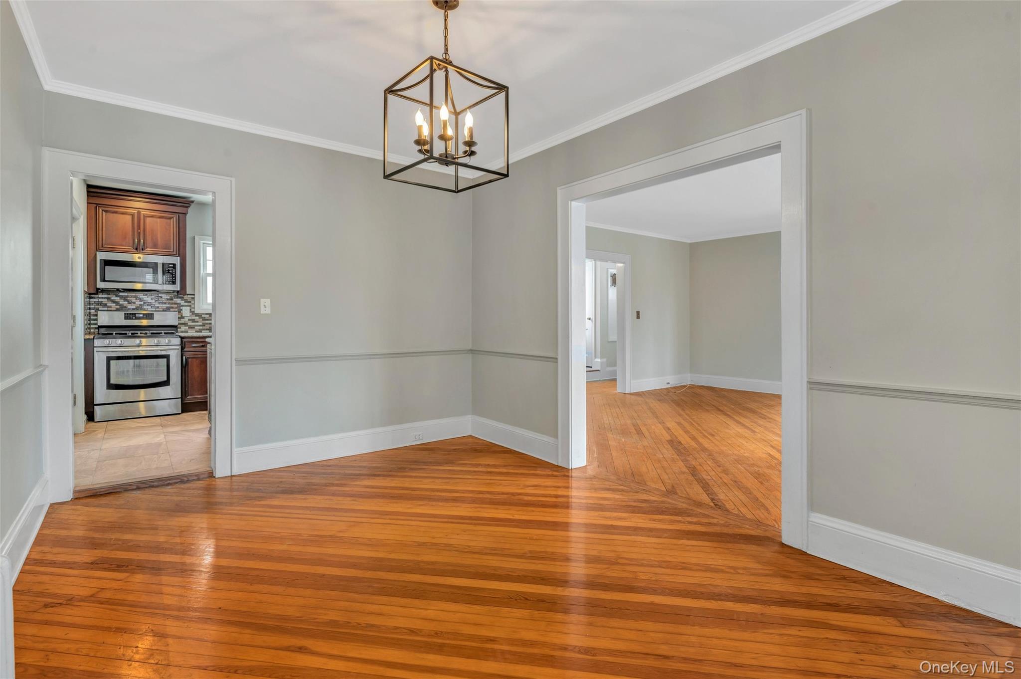 #8 photo, 107 Linden Street, 롱 아일랜드 Rockville Centre , NY 11570