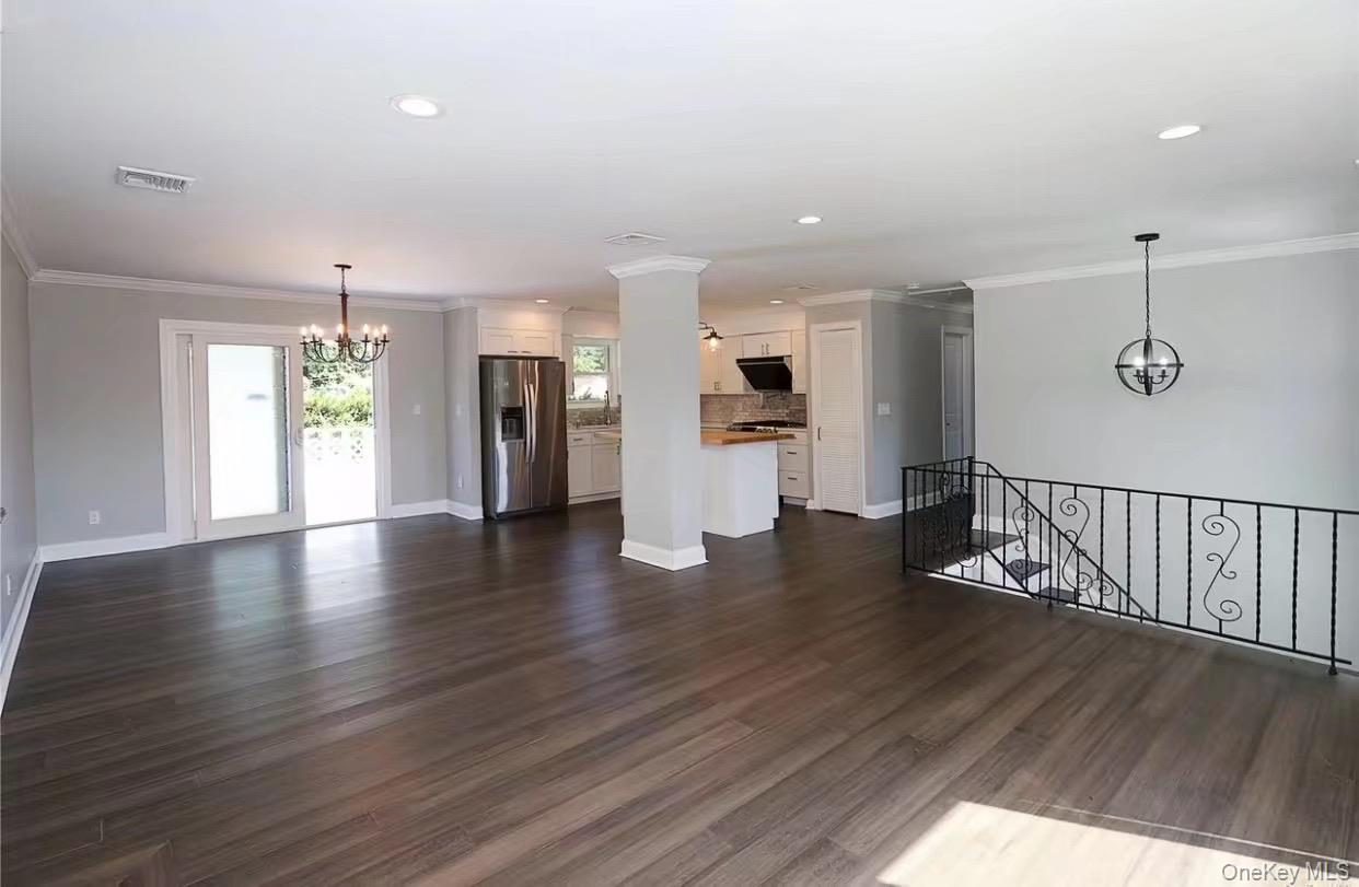 #11 photo, 335 Gillette Street, 롱 아일랜드 Dix Hills , NY 11746