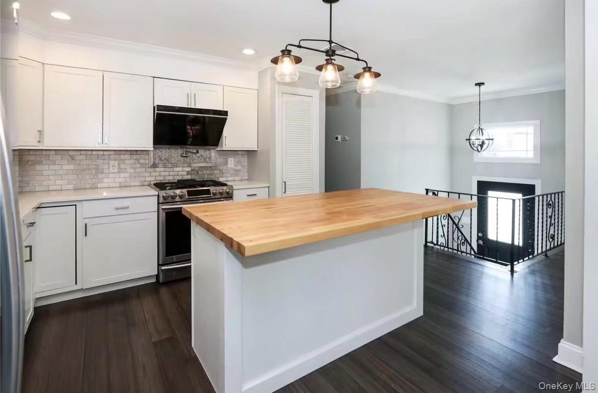 #13 photo, 335 Gillette Street, 롱 아일랜드 Dix Hills , NY 11746