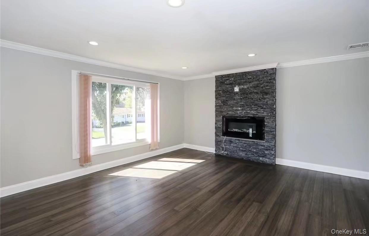 #15 photo, 335 Gillette Street, 롱 아일랜드 Dix Hills , NY 11746