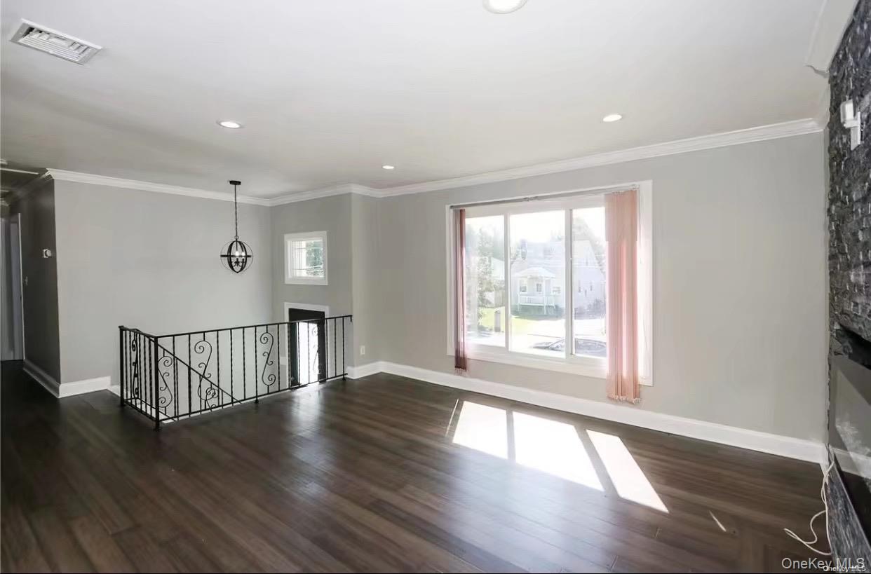 #16 photo, 335 Gillette Street, 롱 아일랜드 Dix Hills , NY 11746