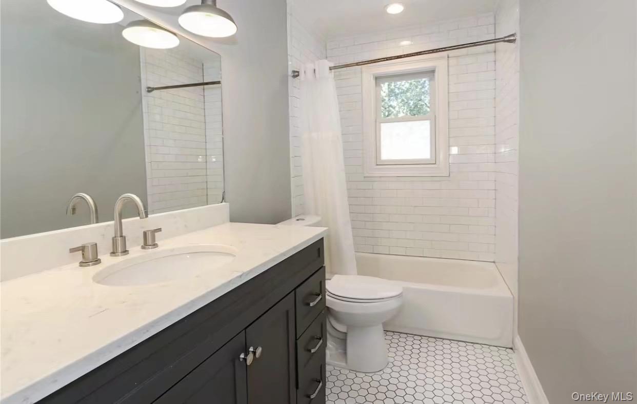 #3 photo, 335 Gillette Street, 롱 아일랜드 Dix Hills , NY 11746