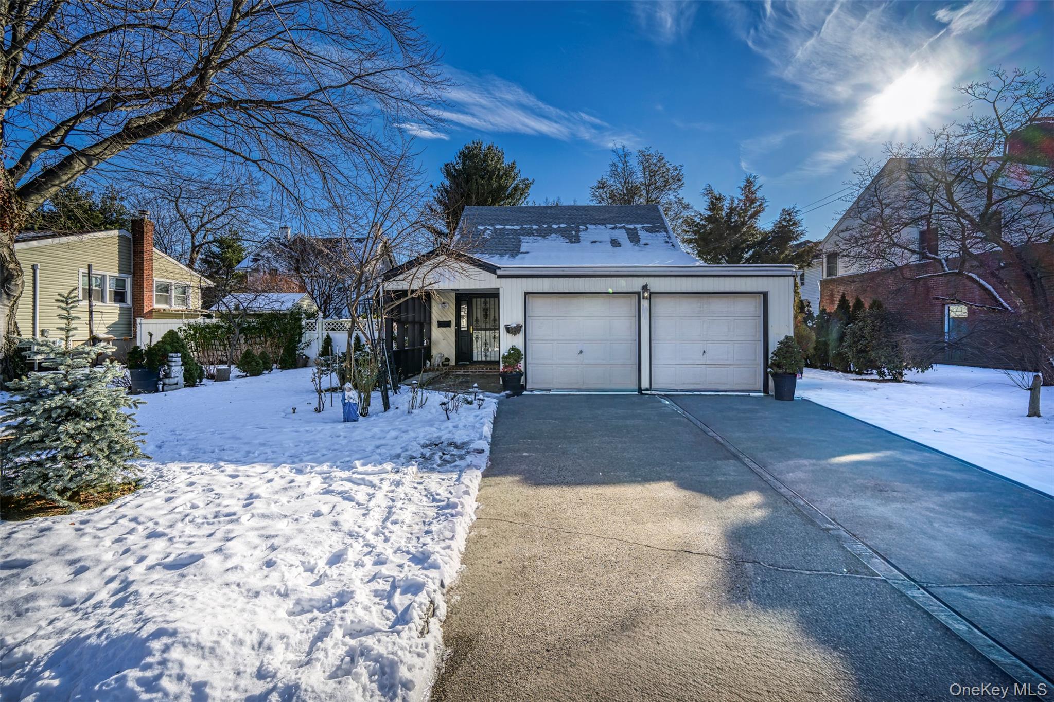 #1 photo, 524 Livingston Street, Westbury , NY 11590