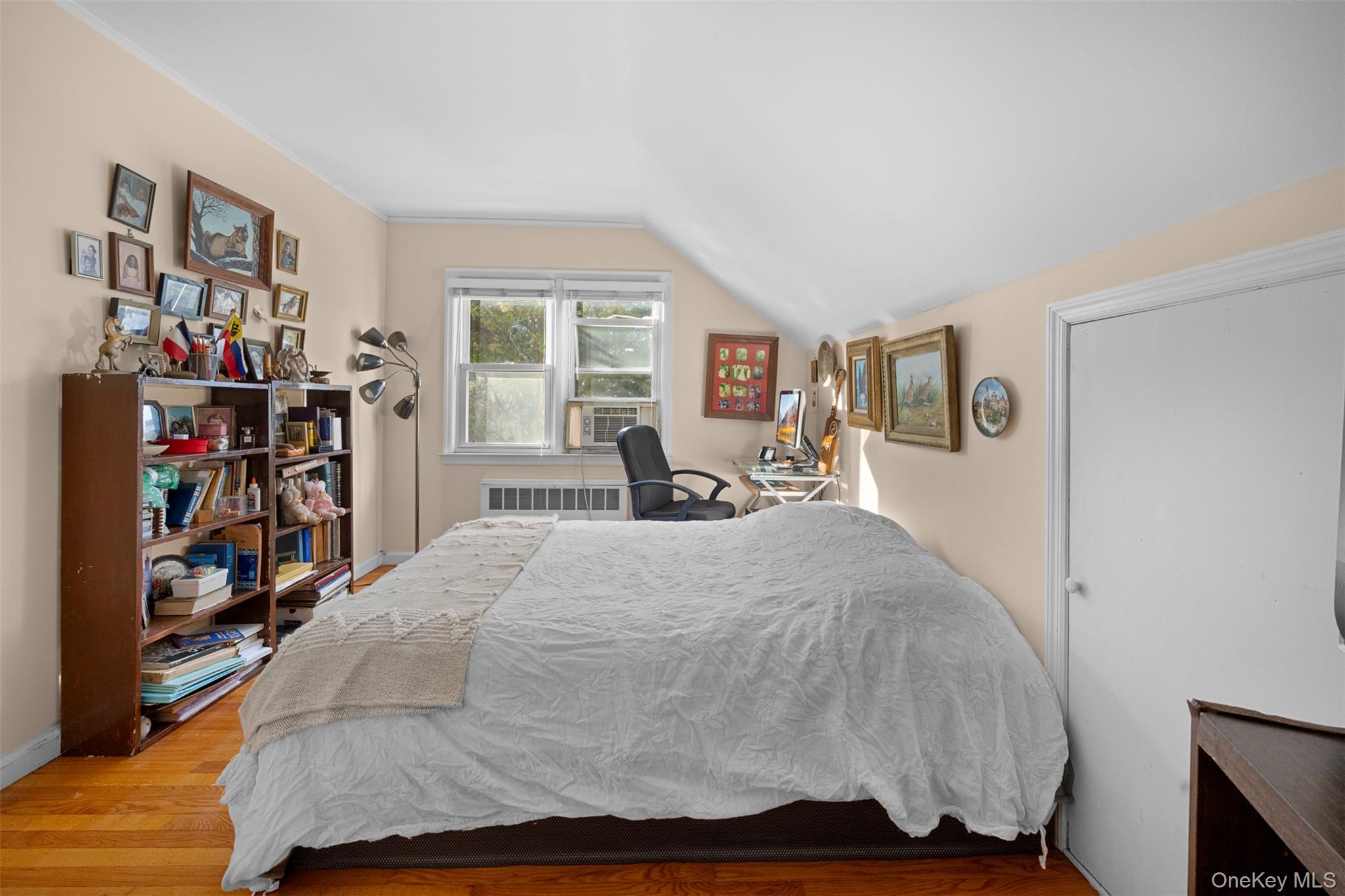 #20 photo, 524 Livingston Street, Westbury , NY 11590