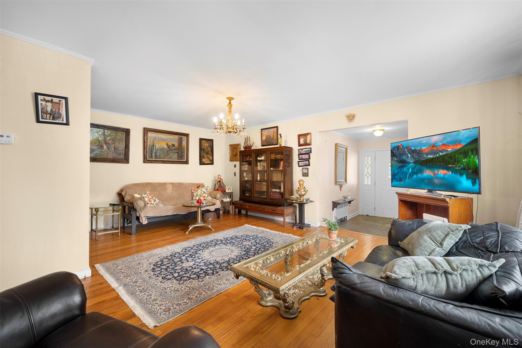 #4 photo, 524 Livingston Street, Westbury , NY 11590