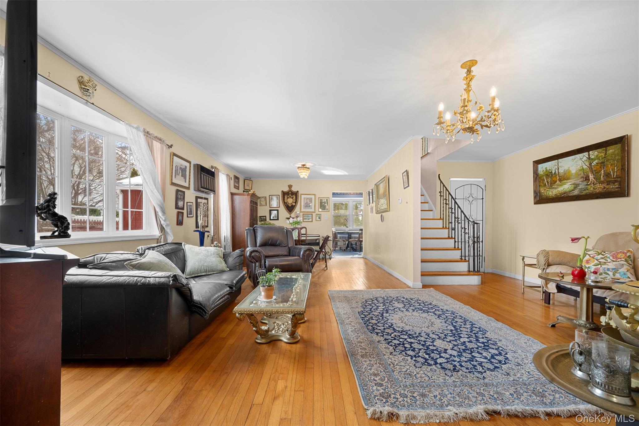 #5 photo, 524 Livingston Street, Westbury , NY 11590