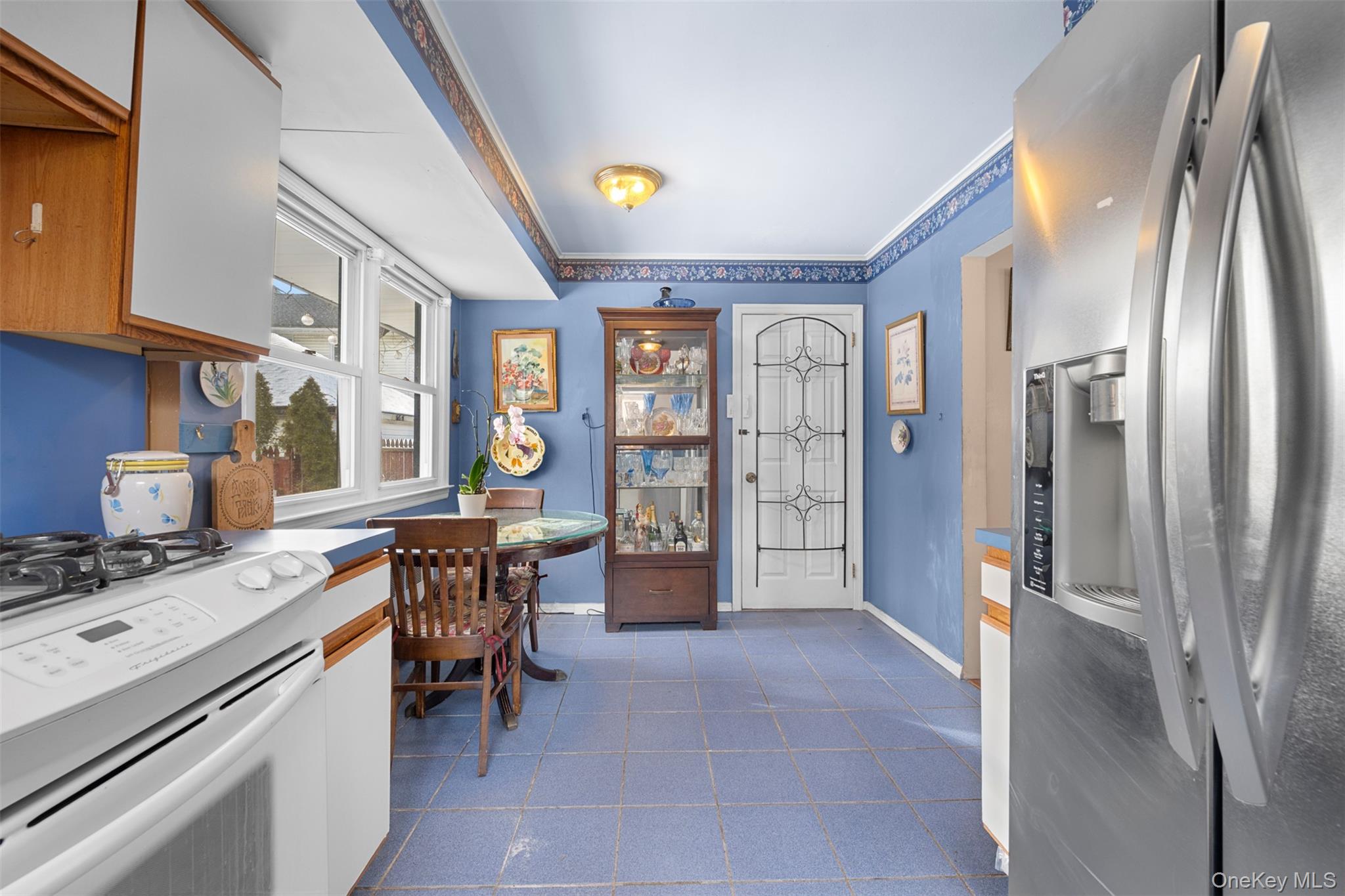 #9 photo, 524 Livingston Street, Westbury , NY 11590