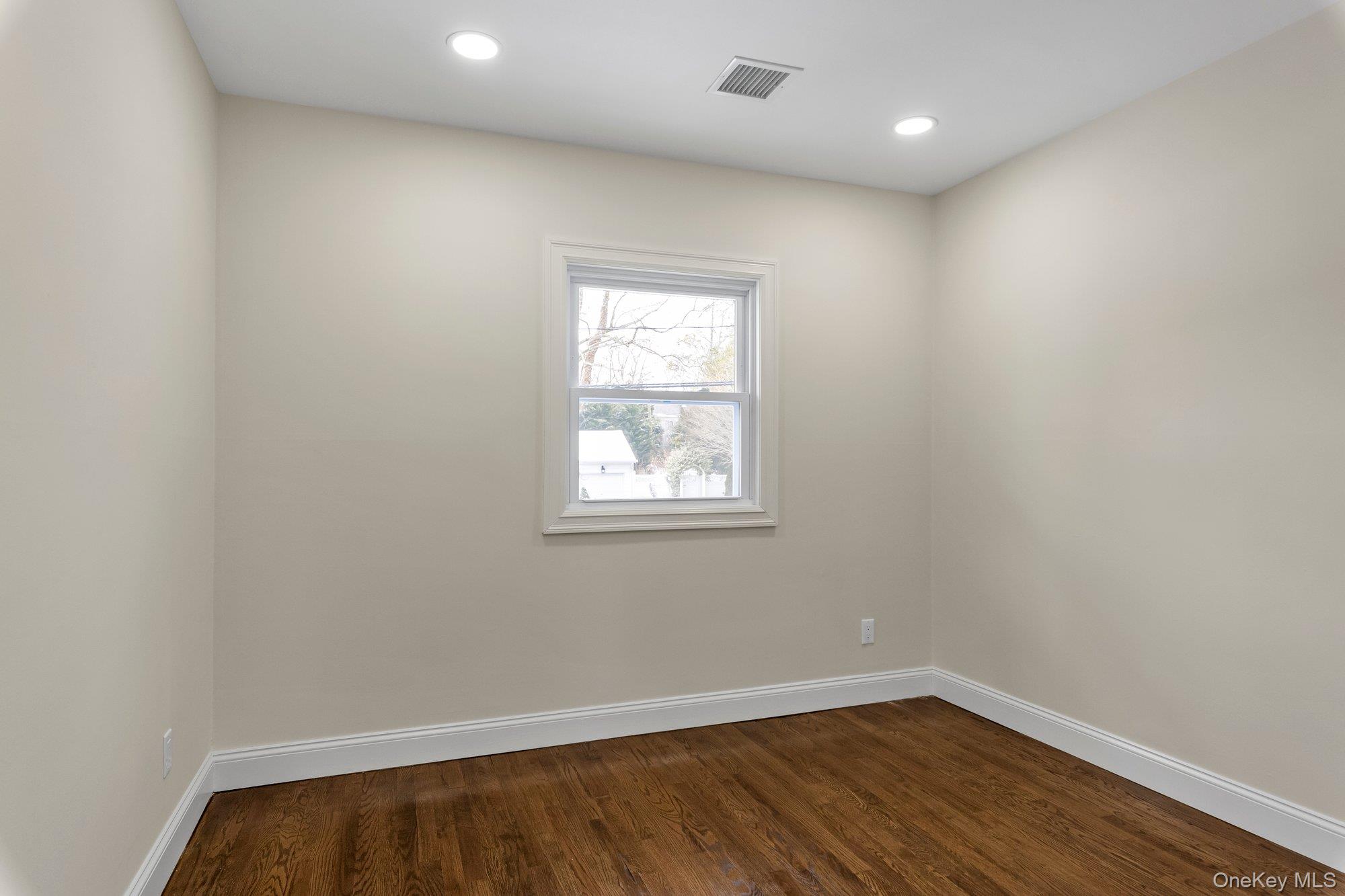 #12 photo, 3 Jayne Avenue, מחוז סאפוק Melville , NY 11747