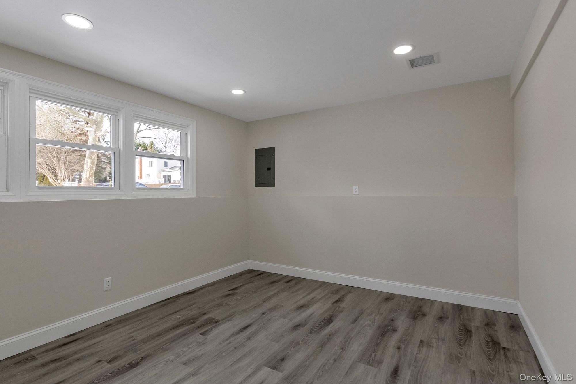 #17 photo, 3 Jayne Avenue, מחוז סאפוק Melville , NY 11747